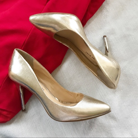 Shoes - Gianni Bini Gold Stiletto Pumps pointy
